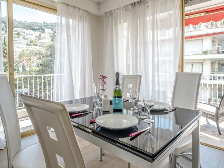 Luxury Holiday Villas on the French Rivera - Dining table