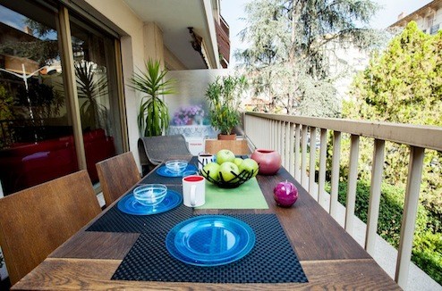 Holiday lets Nice - Outside table and chairs