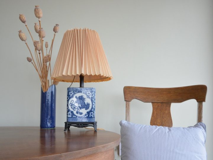 Holiday cottages Ireland - Lamp and table