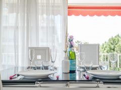 5 Star holiday villas on the French Rivera - Dining table plates and glasses