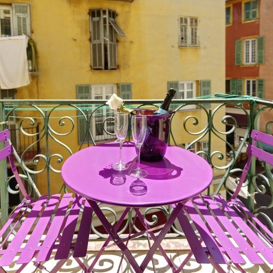 Location de vacances Nice - Seau à champagne sur la table du balcon