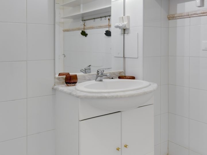 Exclusive holiday houses on the French Rivera - Sink