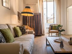 Exclusive holiday lets on the French Rivera - sofa and coffee table