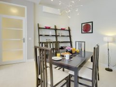 Exclusive holiday houses on the French Rivera - Breakfast on dining table