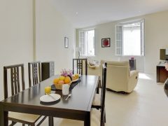 Holiday rentals on the French Rivera - Dining table