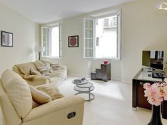 Holiday homes on the French Rivera - Sofas and TV