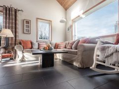 Holiday cottages Dingle - Sofa and coffee table