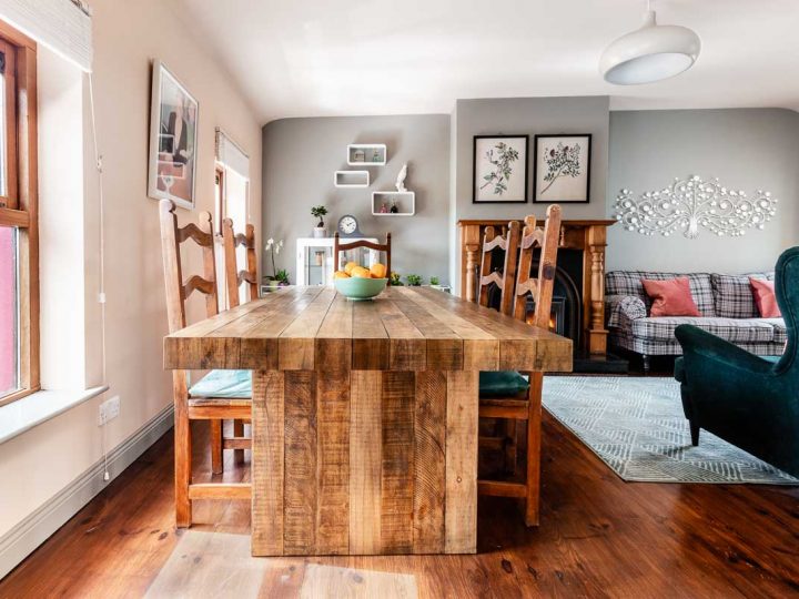 Holiday Letting on the Wild Atlantic Way - Dining table and living area