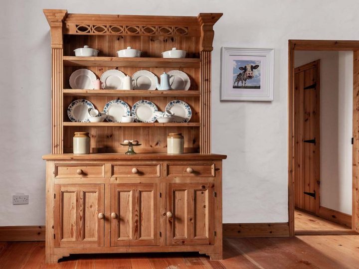6 Star Holiday Lettings on the Wild Atlantic Way- Plate cabinet