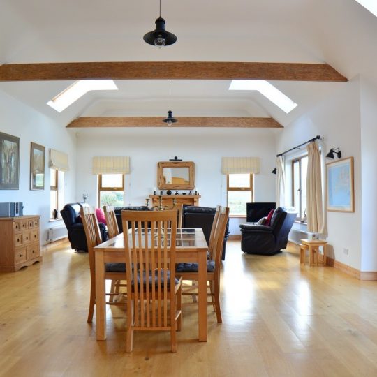 Holiday houses Kerry - Living area and dining table