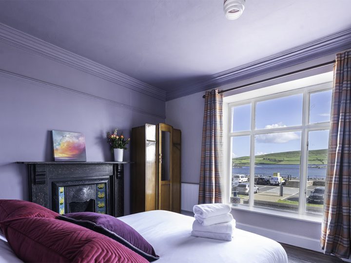 Exclusive holiday cottages Kerry - Harbour bedroom view