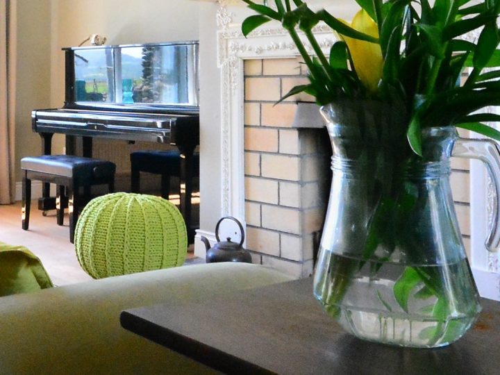 Exclusive holiday rentals Kerry - Vase on coffee table