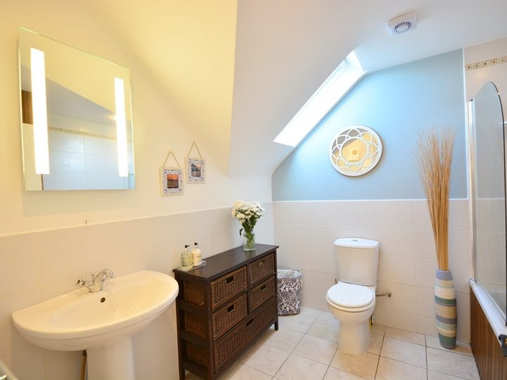 Holiday Homes Wild Atlantic Way - Bathroom