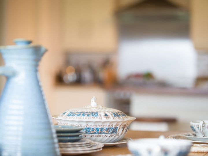 Holiday cottages Wild Atlantic Way - Crockery close up