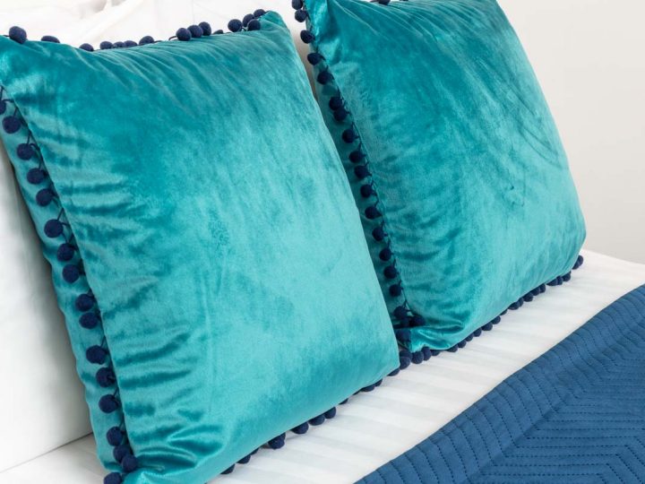 Holiday homes Kerry - Teal cushion close up