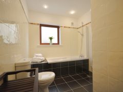 Holiday houses Kerry - Main bathroom