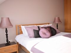 Holiday cottages Wild Atlantic Way - Purple bedroom