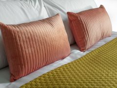 Holiday houses Dingle - Close up cushions