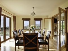 Exclusive holiday cottages Kerry - Dining room table
