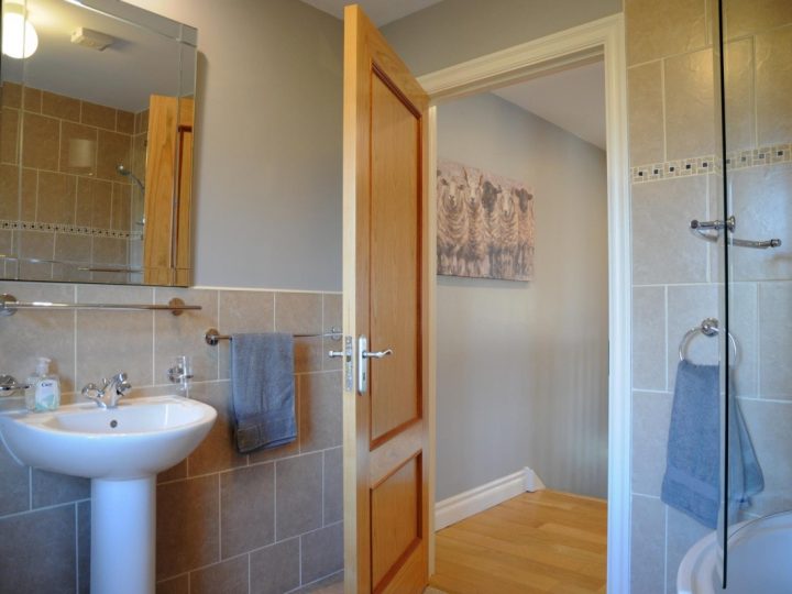 Exclusive holiday houses Kerry - Main bathroom