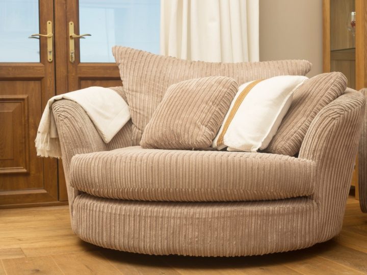 Holiday cottages Ireland - Round sofa chair