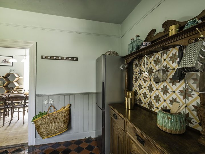 Holiday cottages Wild Atlantic Way - Kitchen dresser close up