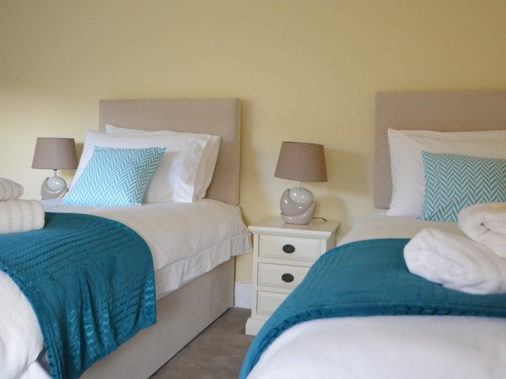 Exclusive holiday rentals on the Wild Atlantic Way - Twin bedroom close up