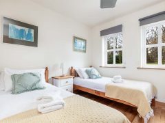 Holiday Homes Wild Atlantic Way - Twin bedroom 2