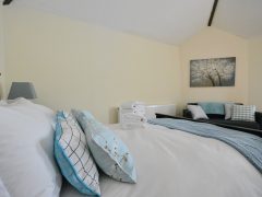 Exclusive holiday cottages Kerry - Blue bedroom