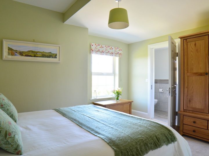 Holiday Lets on the Wild Atlantic Way - Master bedroom