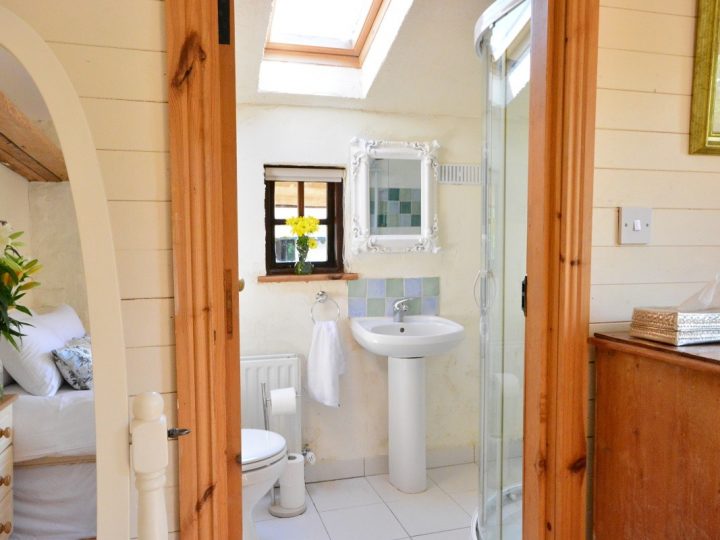 Holiday rentals Ireland - Master ensuite