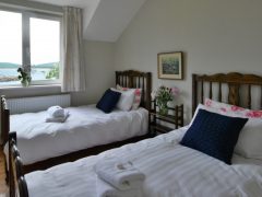 Holiday Homes Wild Atlantic Way - Twin bedroom