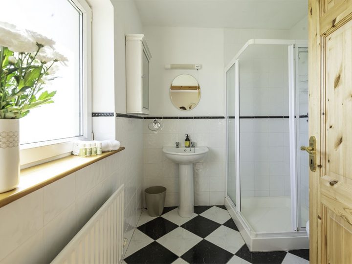 Holiday houses Kerry - Main bathroom