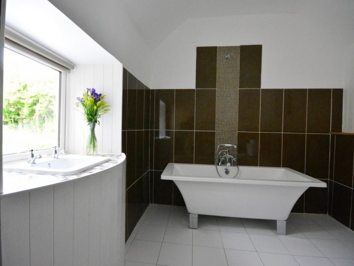 Exclusive holiday rentals on the Wild Atlantic Way - Bathroom