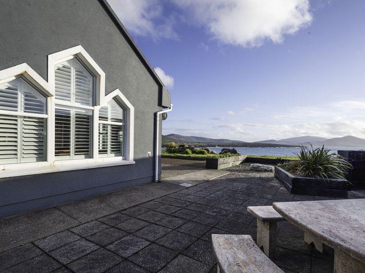 Holiday houses Kerry - Picnic table outside