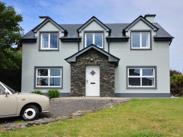 Holiday rentals Ireland - Exernal and Driveway