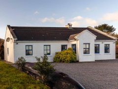 Holiday Homes Ireland - Exterior and Driveway