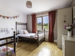 Holiday cottages Ireland - twin bed
