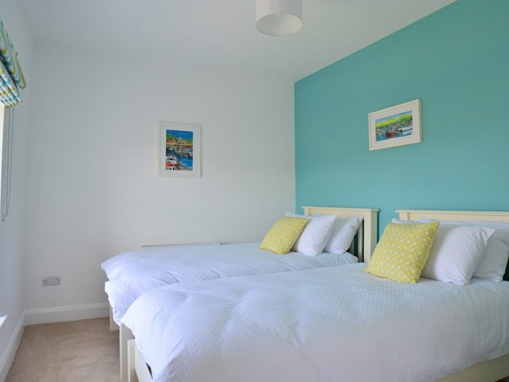 Exclusive holiday cottages Kerry - Twin bedroom