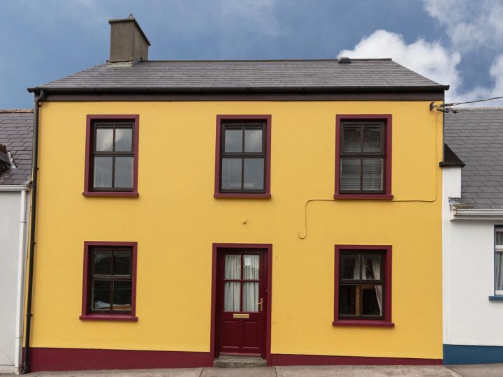 Holiday homes Dingle - John street house exterior