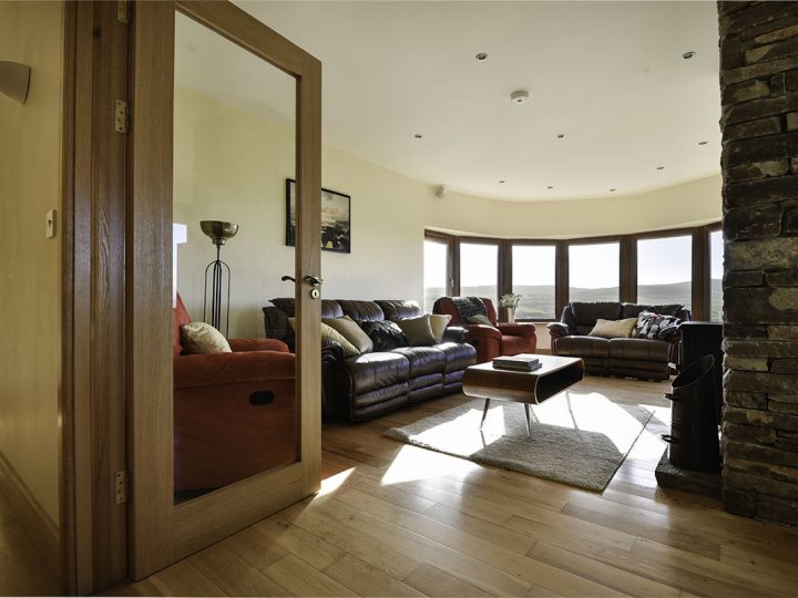 6 Star Holiday Lettings on the Wild Atlantic Way - Into lounge