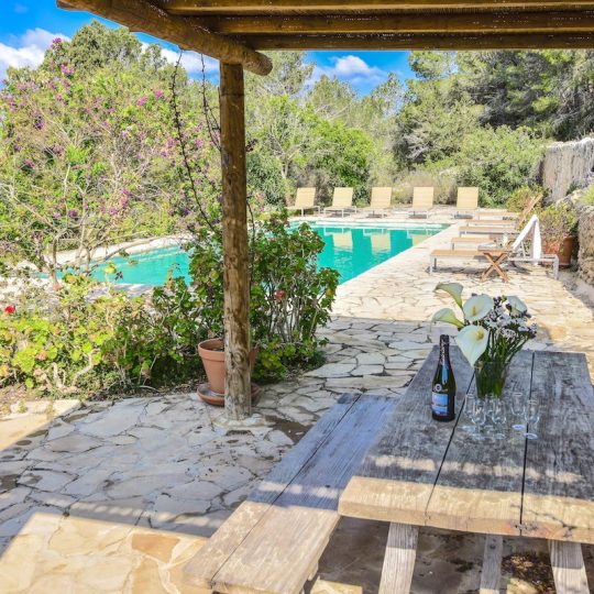 Holiday homes Ibiza - Swimming pool and bench