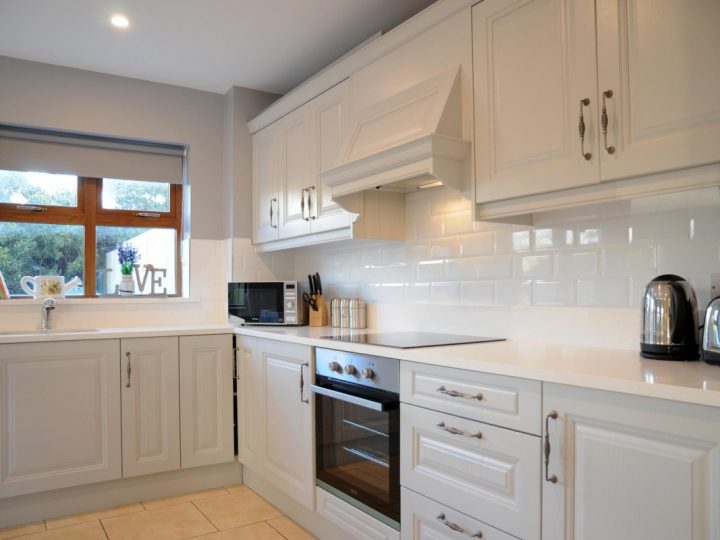 Holiday Homes Ireland - Kitchen cupboards