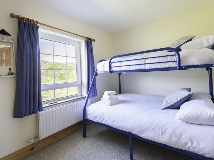 Luxury Holiday Homes Ireland - Clifftop house bunk beds