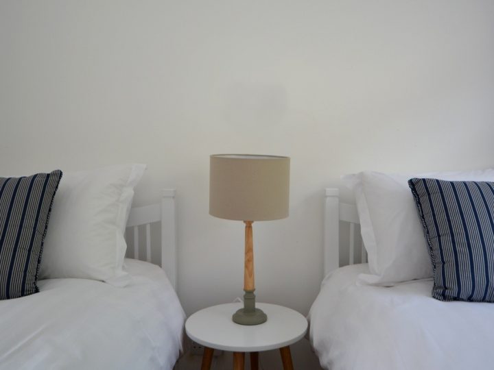 Holiday rentals Ireland - Twin bedroom close up