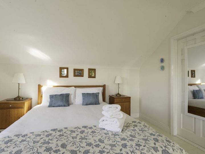 Holiday Lets on the Wild Atlantic Way - Blue bedroom