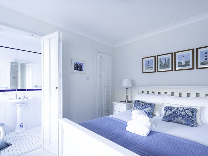 Exclusive holiday cottages Kerry - Blue bedroom