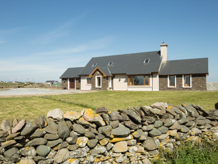 Holiday cottages Dingle - Front of house