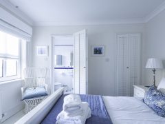 Exclusive holiday rentals Kerry - Blue bedroom