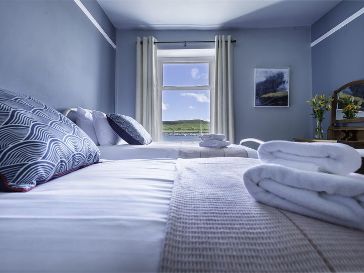 Luxury Holiday Homes Ireland - Twin bedroom